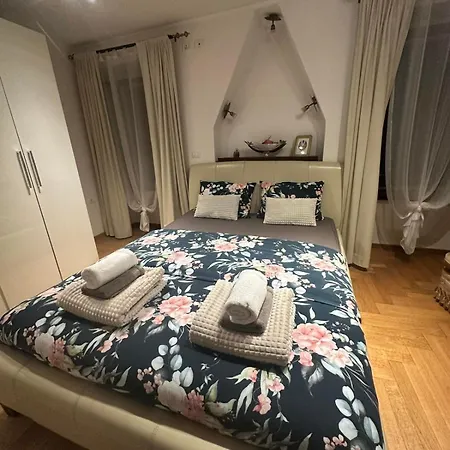 First Row To The Sea - Maremi Terrace