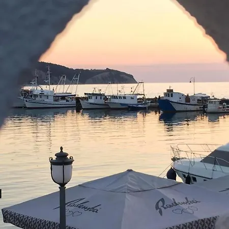 First Row To The Sea - Maremi Terrace Apartman