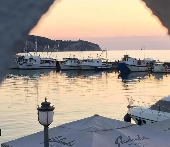 First Row To The Sea - Maremi Terrace Apartman